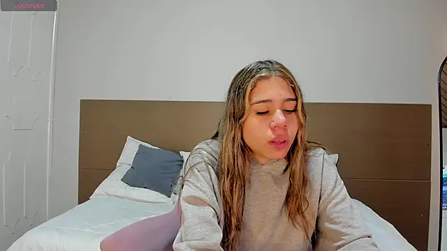 Snapshot of Rachell_criss chatting on May 13, 2026, 3:57 am Rachell criss online show from May 13, 2026, 3:57 am