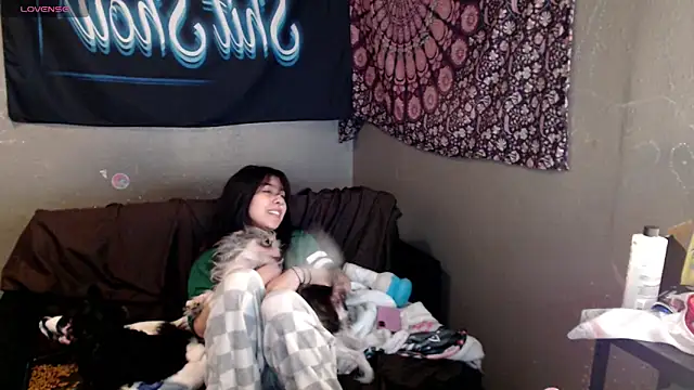 London Ray online show from April 10, 2026, 11:01 pm