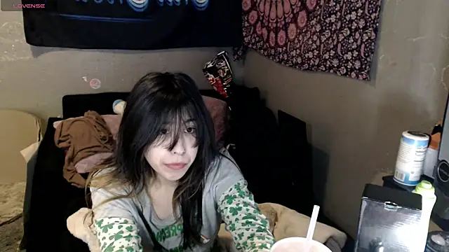 London Ray online show from November 3, 2025, 4:07 am