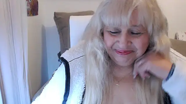 SusiLifeXXX online show from November 8, 2025, 11:30 pm