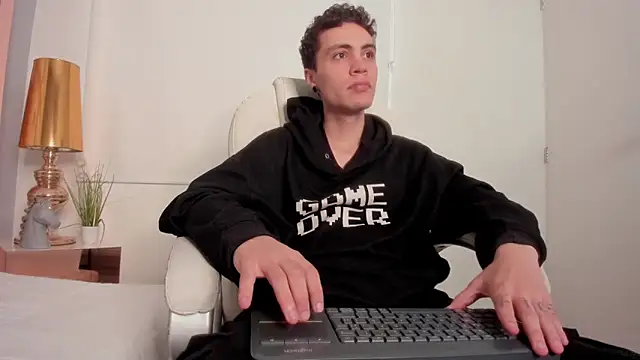 dark sun302 online show from September 30, 2025, 9:32 pm