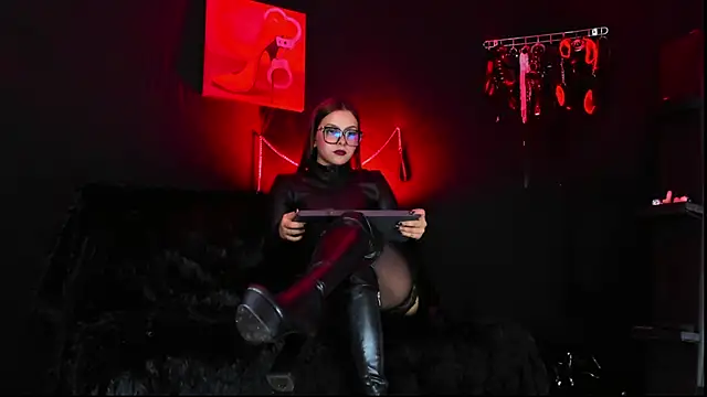 Snapshot of isabellestone chatting on February 24, 2026, 9:26 pm isabellestone online show from February 24, 2026, 9:26 pm