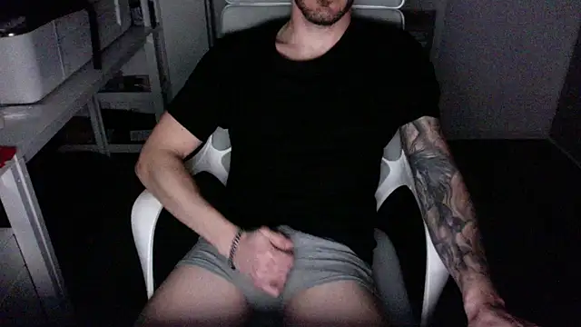 Snapshot of Mr_gi89 chatting on April 9, 2026, 9:43 pm Mr gi89 online show from April 9, 2026, 9:43 pm