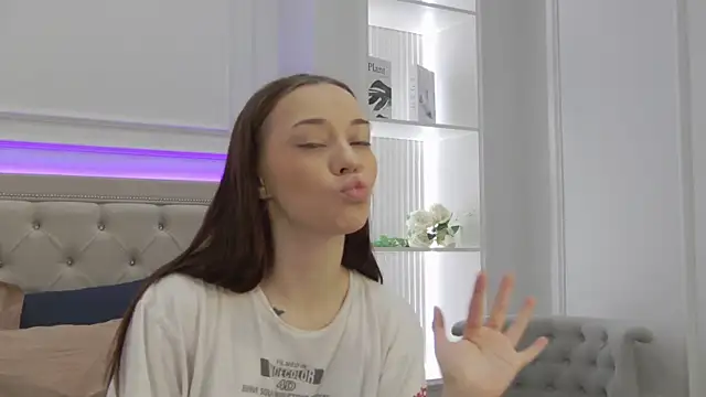 ZoeyNeal online show from March 14, 2026, 1:39 pm