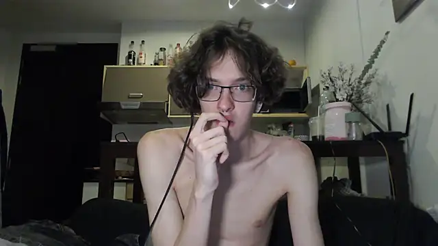 LovesomeCookie online show from September 19, 2025, 2:32 pm