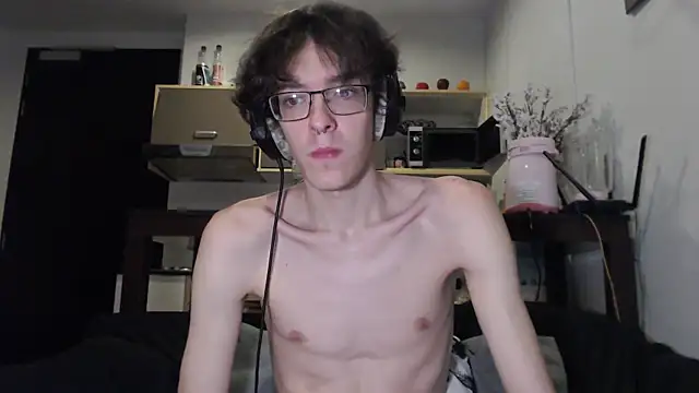 Snapshot of LovesomeCookie chatting on October 13, 2025, 2:07 pm LovesomeCookie online show from October 13, 2025, 2:07 pm