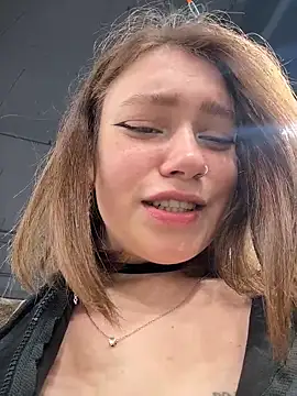 lucy-joy online show from November 23, 2025, 8:13 am