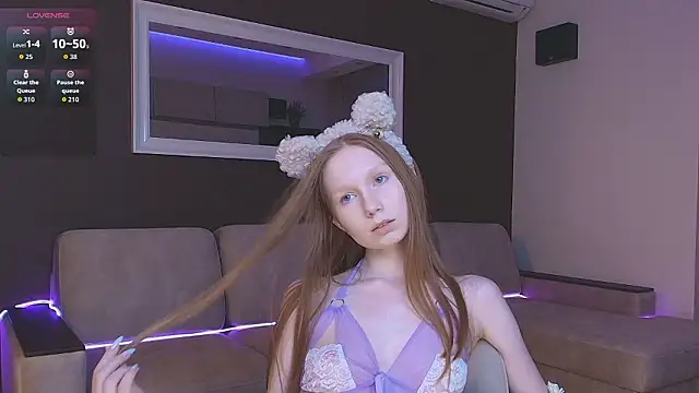 FoxyMira online show from March 12, 2026, 4:11 pm