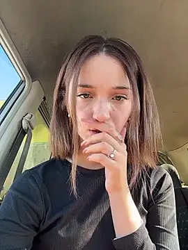 DollyTall online show from October 8, 2025, 9:11 am