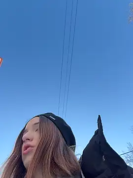 DollyTall online show from December 21, 2025, 7:10 am