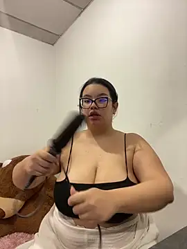 Emily Taylor2 online show from September 13, 2025, 2:33 am