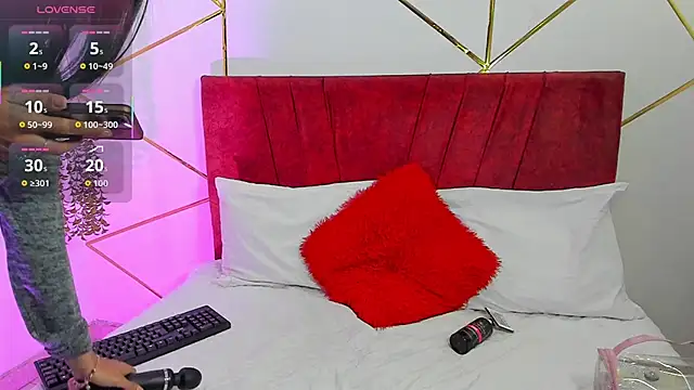 Snapshot of Paris_Evans01 chatting on October 15, 2025, 12:35 pm Paris Evans01 online show from October 15, 2025, 12:35 pm