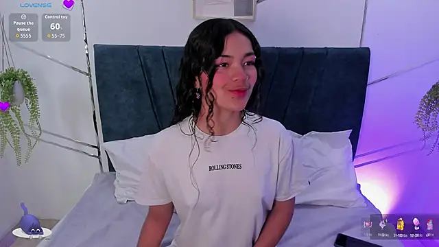 Camilla Miller01 online show from September 23, 2025, 1:29 pm