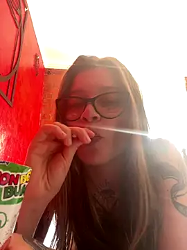 KoraSweett online show from December 17, 2025, 6:35 pm