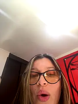 KoraSweett online show from December 4, 2025, 7:13 pm