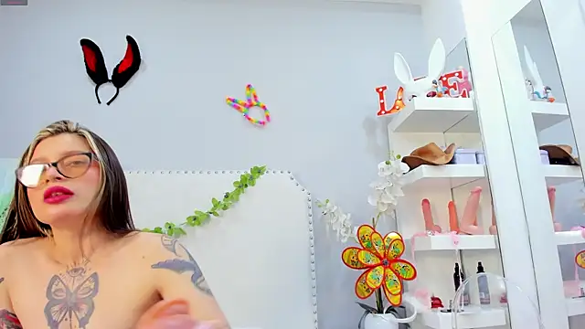 KoraSweett online show from October 9, 2025, 7:47 pm