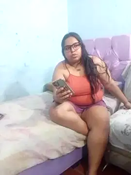 miroqui143 online show from February 17, 2026, 12:41 am