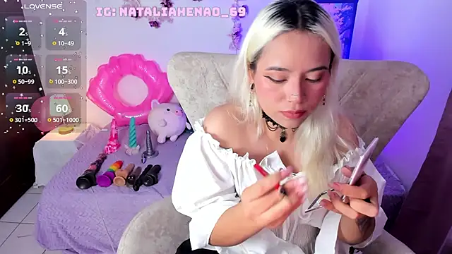 Nataliahenao69 online show from April 19, 2026, 10:12 pm