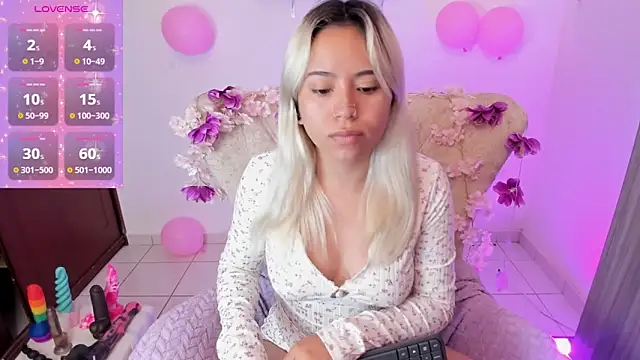 Snapshot of Nataliahenao69 chatting on October 18, 2025, 5:37 pm Nataliahenao69 online show from October 18, 2025, 5:37 pm