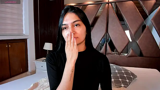 AidaJones online show from April 16, 2026, 11:33 am