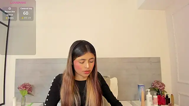Snapshot of sunnyWhitee chatting on April 23, 2026, 7:15 pm sunnyWhitee online show from April 23, 2026, 7:15 pm