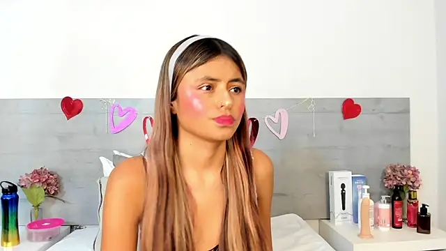 sunnyWhitee online show from February 20, 2026, 7:38 pm