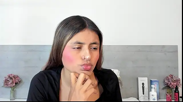 sunnyWhitee online show from March 25, 2026, 3:11 pm