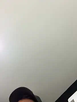 Snapshot of ErosVale chatting on February 21, 2026, 7:21 am ErosVale online show from February 21, 2026, 7:21 am