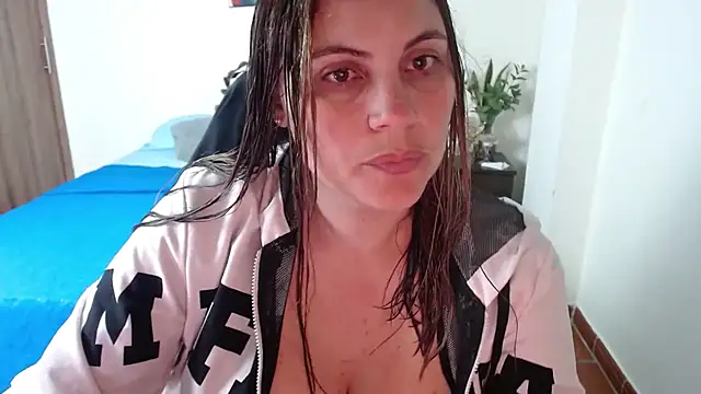 Secret Bella online show from November 16, 2025, 11:59 am