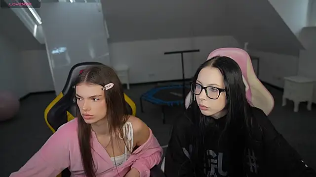 VivianSweet  online show from March 7, 2026, 11:27 am