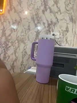 KAMILA HILL  online show from November 18, 2025, 9:40 pm