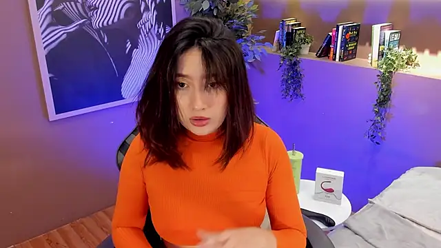 Skyyle  online show from April 5, 2026, 4:57 pm