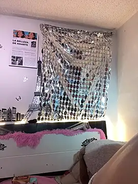 Snapshot of Nicol_V chatting on February 6, 2026, 5:25 am Nicol V online show from February 6, 2026, 5:25 am