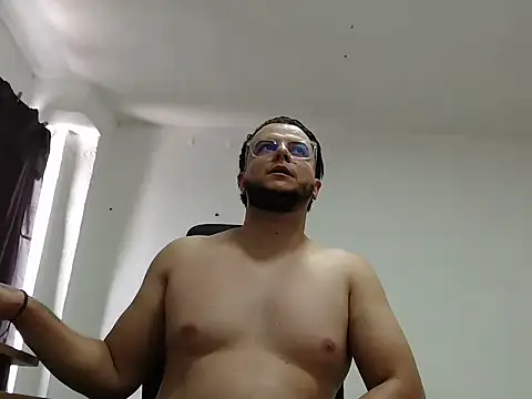 cloudsxxx online show from April 6, 2026, 5:14 pm