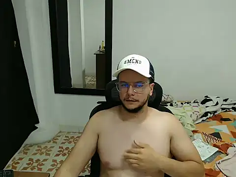 Snapshot of cloudsxxx chatting on February 13, 2026, 10:43 pm cloudsxxx online show from February 13, 2026, 10:43 pm