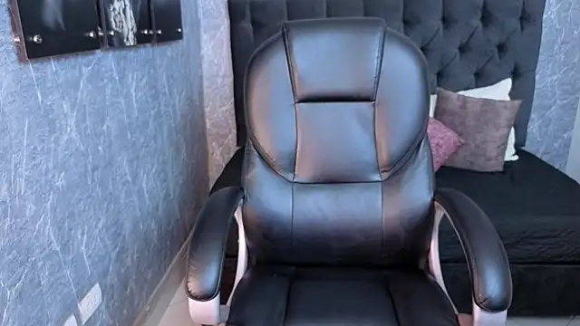 Snapshot of eileen__hills chatting on November 27, 2025, 6:52 pm eileen hills online show from November 27, 2025, 6:52 pm