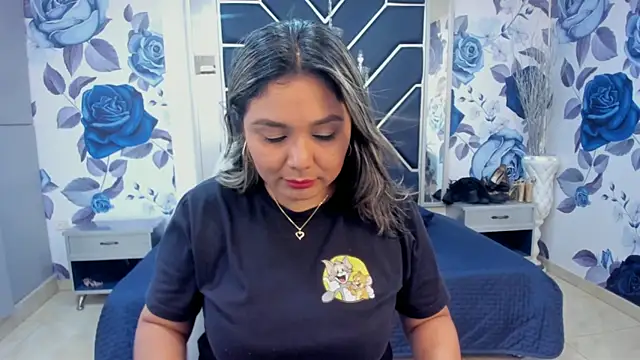 LatinaHoleQueen online show from October 9, 2025, 2:28 pm