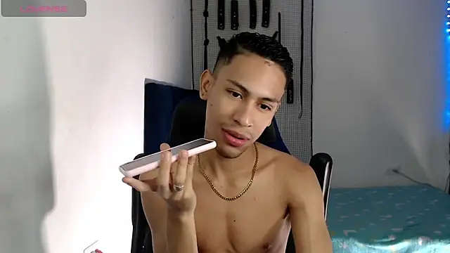 dylan apol0 online show from November 7, 2025, 4:17 am