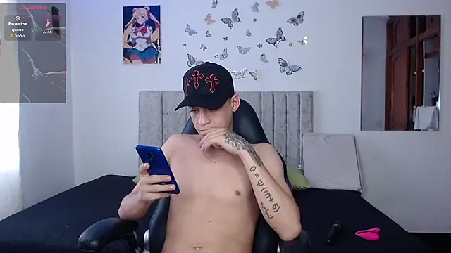 Snapshot of Ethanho0t chatting on February 8, 2026, 4:15 pm Ethanho0t online show from February 8, 2026, 4:15 pm