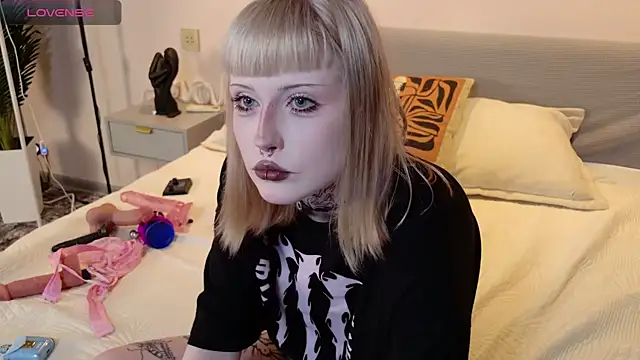 Snapshot of MilkMeSoftly chatting on June 25, 2026, 8:19 am MilkMeSoftly online show from June 25, 2026, 8:19 am