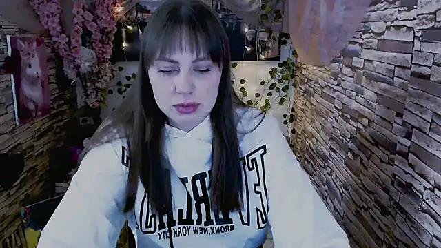 Amanda Bright  online show from September 25, 2025, 7:14 am