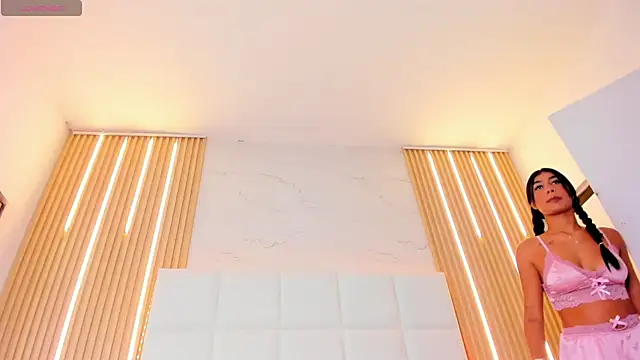 Elody rousse online show from February 11, 2026, 12:16 pm