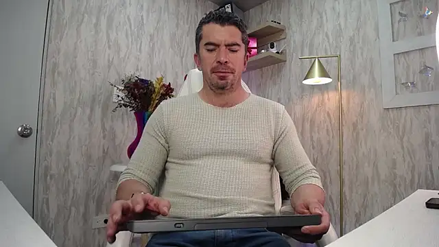 JuanKFit 45 online show from February 25, 2026, 3:40 am