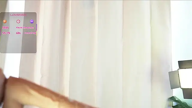 AnnieCouperr online show from November 10, 2025, 5:51 pm