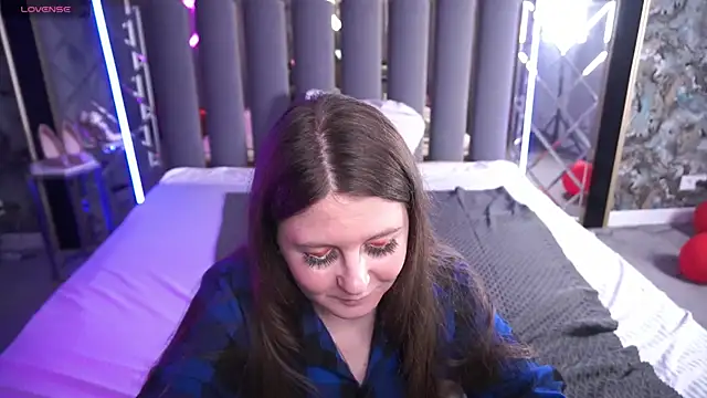 Snapshot of CraveeDoll chatting on March 1, 2026, 7:47 pm CraveeDoll online show from March 1, 2026, 7:47 pm