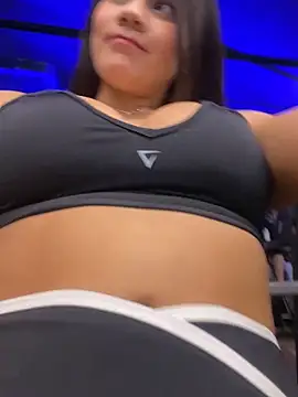 BellaLeclair online show from December 17, 2025, 6:35 pm