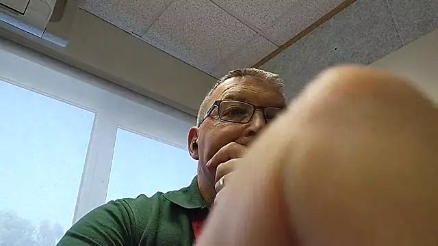 Snapshot of Oorse1966 chatting on July 8, 2026, 1:34 pm Oorse1966 online show from July 8, 2026, 1:34 pm
