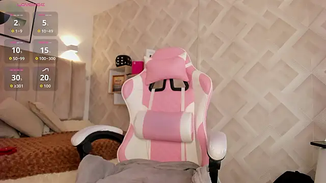 Clhoe Johnson online show from February 2, 2026, 12:26 pm