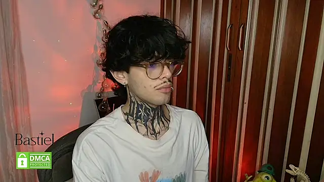 Mihail leroy online show from September 26, 2025, 1:23 am