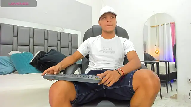 Ricky Owens1 online show from November 21, 2025, 8:52 pm